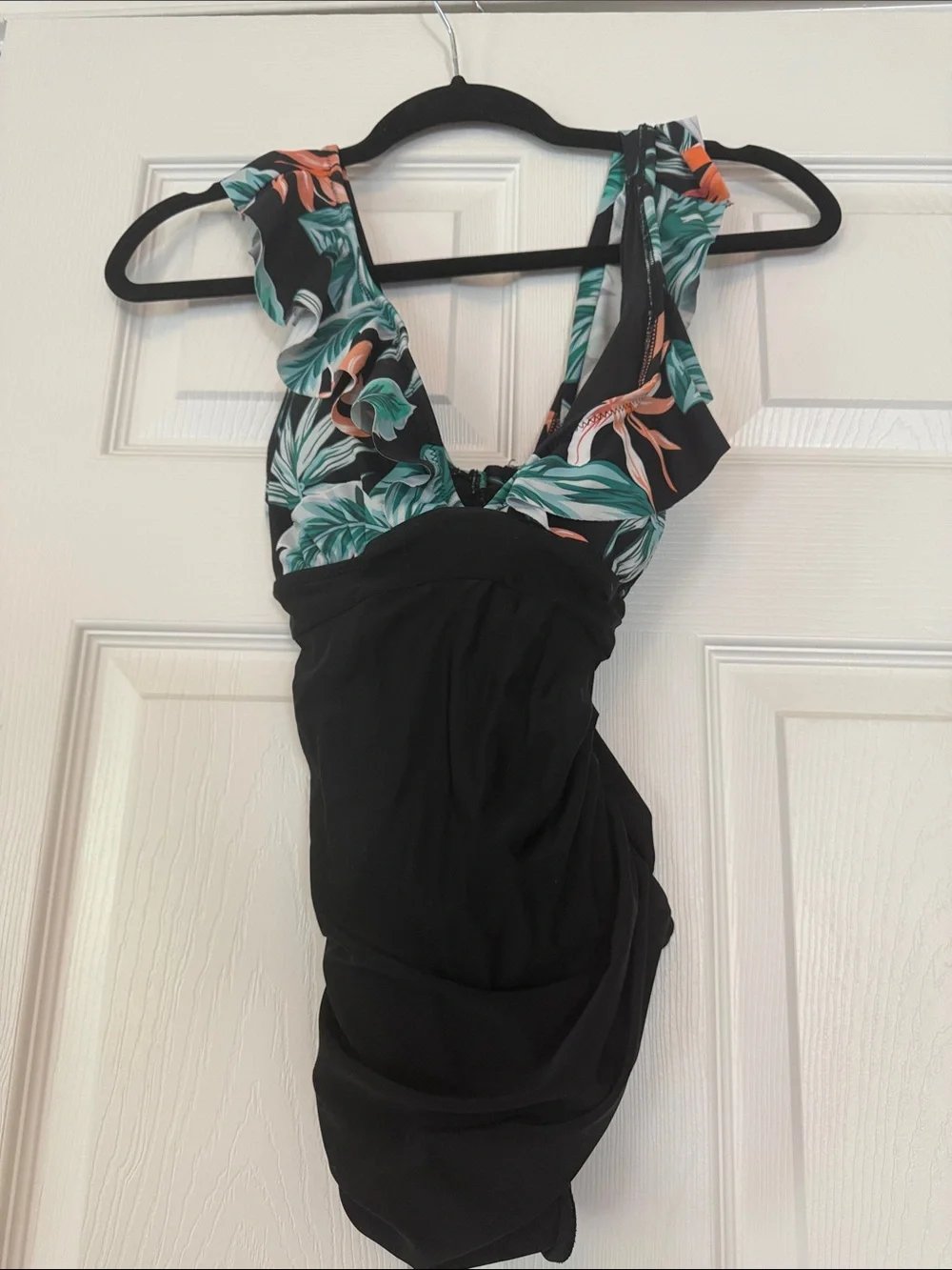 Cupshe Black One-Piece Swimsuit with Green & Coral Tropical Print